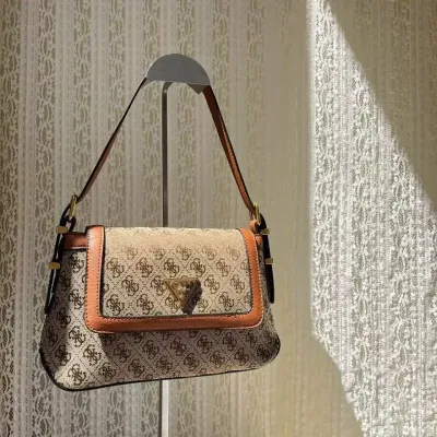 GUESS Curved Bottom Chain Stitching Bag
